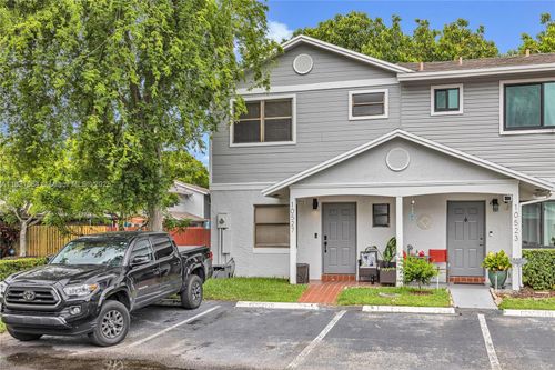 10527 Nw 6th St, Pembroke Pines, FL, 33026-5970 | Card Image