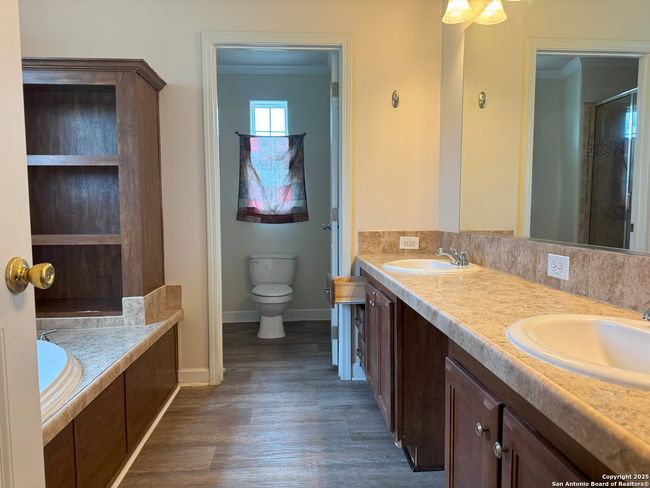 8600 S Loop 1604 E, House other with 4 bedrooms, 3 bathrooms and null parking in Elmendorf TX | Image 13