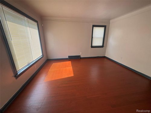 7754 Minock St, Detroit, MI, 48228-4513 | Card Image