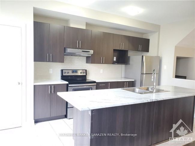 948 Kilbirnie Dr, House attached with 3 bedrooms, 3 bathrooms and 1 parking in Nepean ON | Image 9