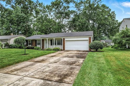 3901 Greenmont Dr Se, Warren, OH, 44484-2611 | Card Image