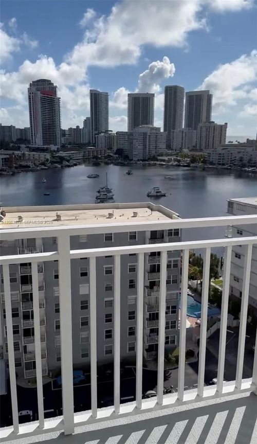 14e-427 Golden Isles Dr, Hallandale Beach, FL, 33009 | Card Image
