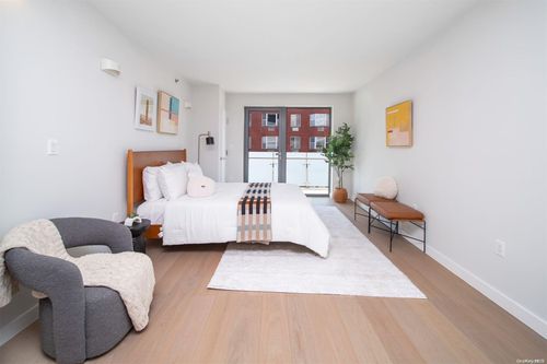 5h-136-80 41st Ave, Flushing, NY, 11355-2425 | Card Image