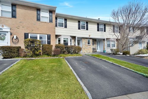 11 Manors Dr, Jericho, NY, 11753-1729 | Card Image