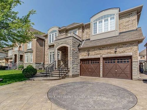 4 Cairnburg Dr, Brampton, ON, L6P1X3 | Card Image