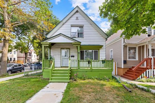 2803 W Burnham Street, Milwaukee, WI, 53215 | Card Image