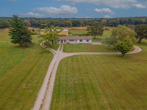 1762 County Road 2715, Moberly, MO, 65270-4952 | Card Image
