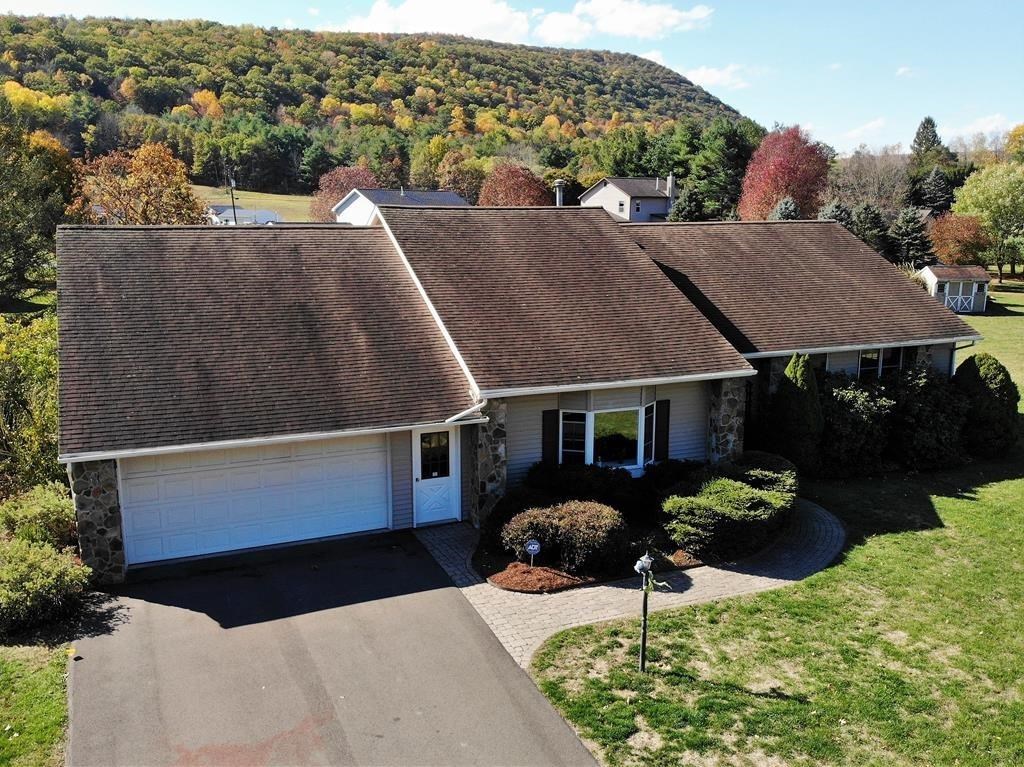 15 Riverwood Drive, Sold in Big Flats Zoocasa