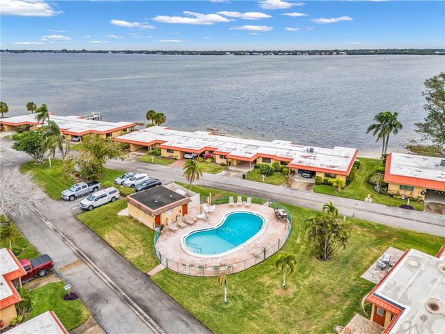 9527 Azure Cv, Condo with 3 bedrooms, 2 bathrooms and null parking in BRADENTON FL | Image 48