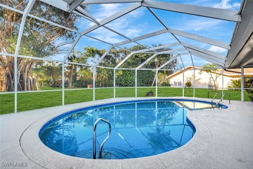 307 Country Club Dr, NAPLES, FL, 34110-1143 | Card Image