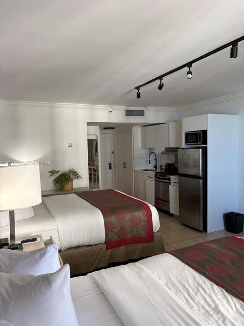 820-19201 Collins Ave, Sunny Isles Beach, FL, 33160-2202 | Card Image