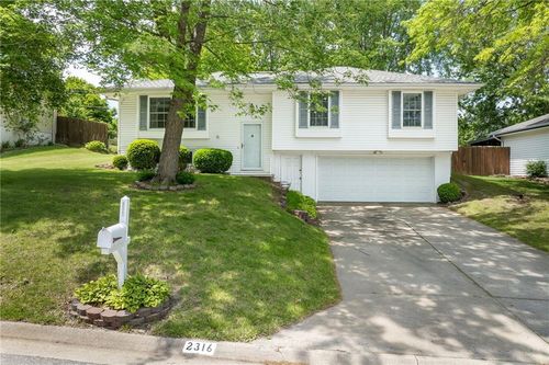 2316 Cougar Road, St Joseph, MO, 64506 | Card Image