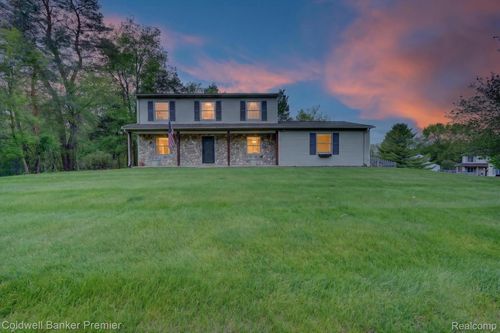 425 Arbor Pine Dr, Ortonville, MI, 48462-8646 | Card Image