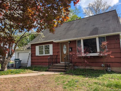 13 Venter Ln, Nanuet, NY, 10954-3721 | Card Image