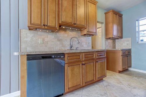 328 E Jasmine Dr, Lake Park, FL, 33403-2717 | Card Image