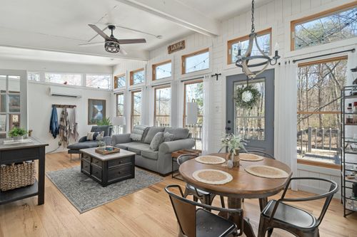 277 Winnebago Ln, Sugar Grove, OH, 43155 | Card Image