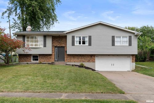 825 Northbrook Dr, Davenport, IA, 52806-3729 | Card Image