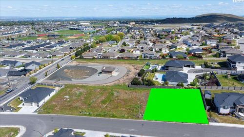 3743 S Nelson St, Kennewick, WA, 99338-2077 | Card Image