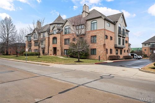 apt-1c-125 E Clinton Pl, Kirkwood, MO, 63122-6172 | Card Image