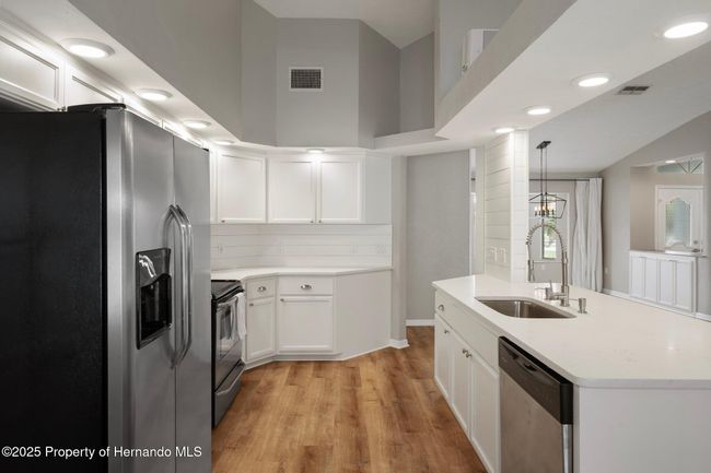 11242 Riddle Dr, House other with 3 bedrooms, 3 bathrooms and null parking in SPRING HILL FL | Image 21