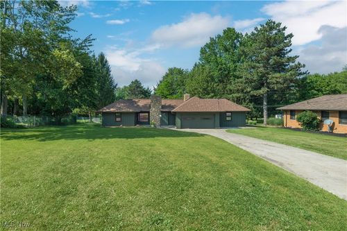 433 Chestnut Rd, Seven Hills, OH, 44131-3520 | Card Image