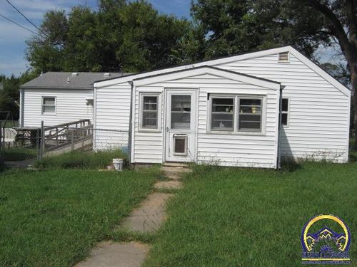 1028 Se 53rd St, Topeka, KS, 66609-9438 | Card Image