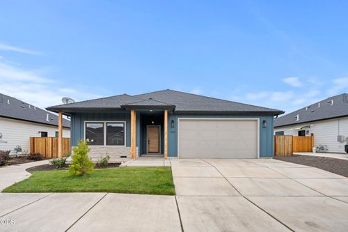 961 Arrowhead Trl, Eagle Point, OR, 97524-8615 | Card Image