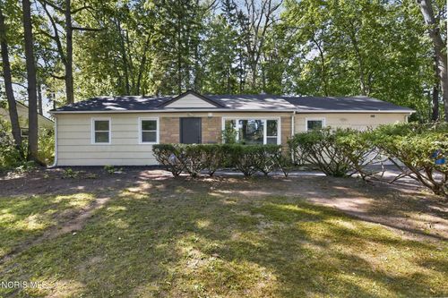 5045 Fairgreen Dr, Toledo, OH, 43613-2401 | Card Image