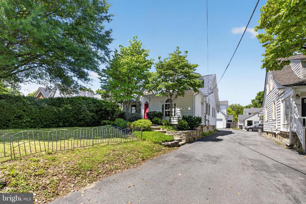 Residential in CHEVY CHASE 5