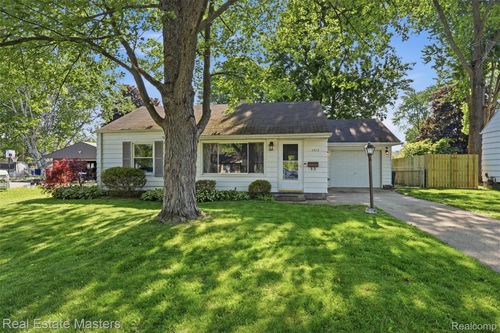1417 Wisconsin Ave, Marysville, MI, 48040-1624 | Card Image