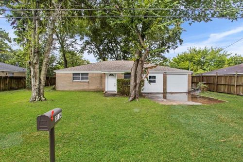 3114 Carolyn St, Bacliff, TX, 77518-2045 | Card Image