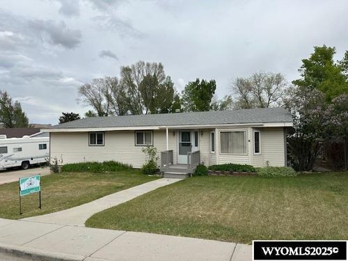 530 Juniper St, Green River, WY, 82935-4947 | Card Image