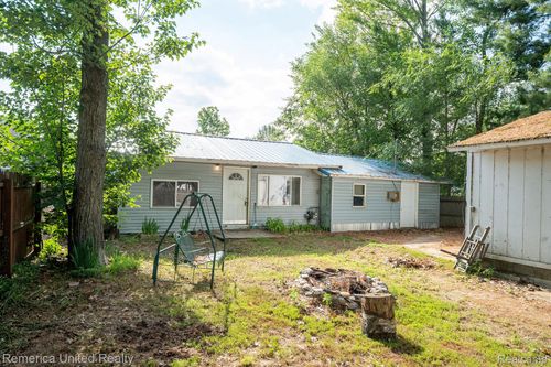 106 Devonshire Dr, Prudenville, MI, 48651-9739 | Card Image