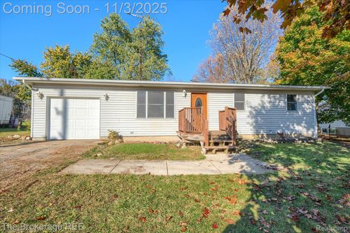 9298 Hilda Ln, Flushing, MI, 48433-9743 | Card Image