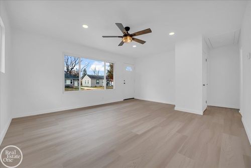 23108 Pilgrim Ave, Hazel Park, MI, 48030-2909 | Card Image