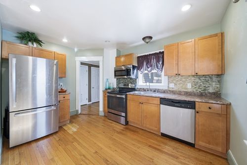 12 Eade St, Lynn, MA, 01902-2715 | Card Image