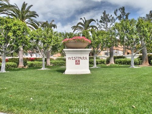 10 Laconia, Irvine, CA, 92614-5304 | Card Image