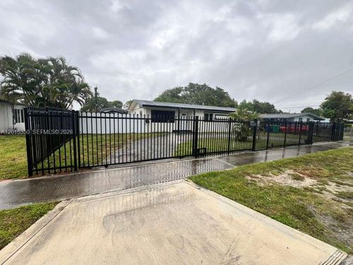 3221 Nw 182nd St, Miami Gardens, FL, 33056-3439 | Card Image