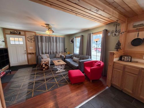 33 Pleasant St Ext, Ludlow, VT, 05149-9782 | Card Image