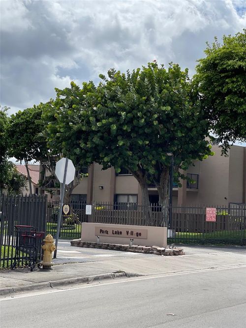 1-200 W Park Dr, Miami, FL, 33172-5400 | Card Image