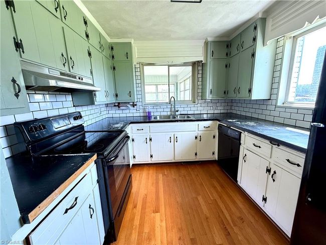 1024 Lone Hickory Rd, House other with 3 bedrooms, 3 bathrooms and null parking in Yadkinville NC | Image 5