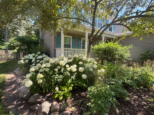 635 Kingsbury Ct, Batavia, IL, 60510-3202 | Card Image