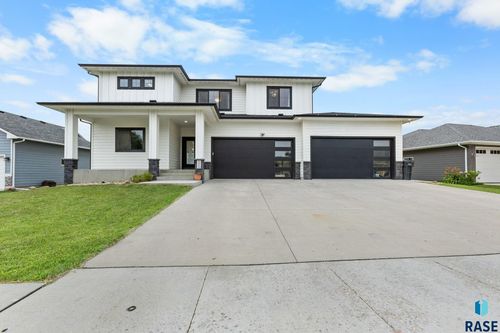 3504 E Broken Arrow St, Sioux Falls, SD, 57103-6602 | Card Image