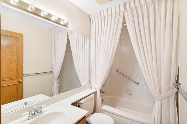 1038 Shawnee Rd Sw, Home with 3 bedrooms, 3 bathrooms and 4 parking in Calgary AB | Image 27