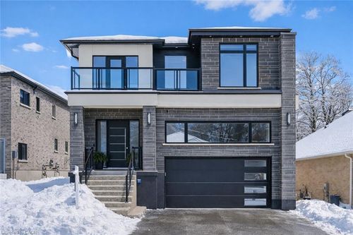 320 Otterbein Rd, Kitchener, ON, N2B0A7 | Card Image