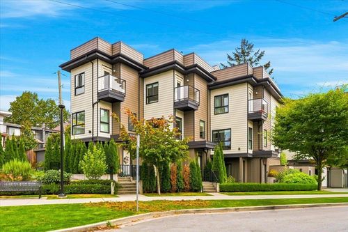 226 E 8th Street, North Vancouver, BC, V7L1Z1 | Card Image