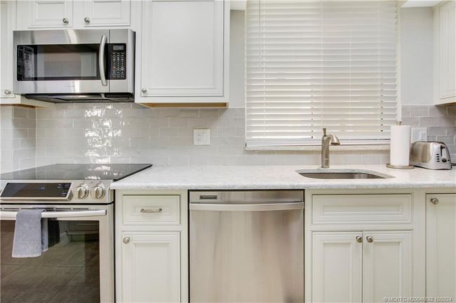 APT-103 - 3442 Ne Causeway Blvd, Condo with 2 bedrooms, 2 bathrooms and 1 parking in Jensen Beach FL | Image 8