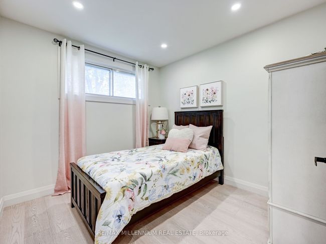 220 Beechy Dr, House attached with 5 bedrooms, 2 bathrooms and 3 parking in Richmond Hill ON | Image 13