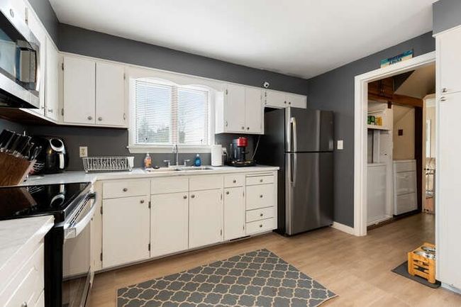 10 Conant St, Home with 5 bedrooms, 2 bathrooms and 4 parking in Beverly MA | Image 18
