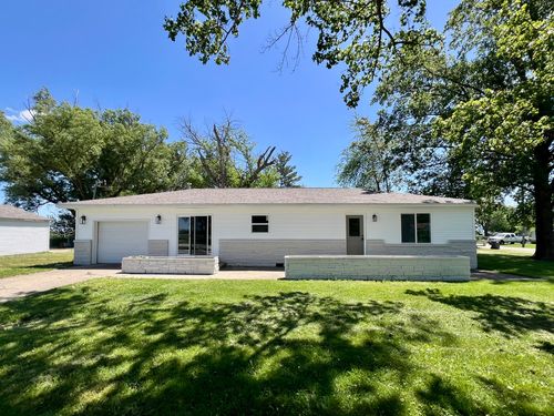 302 N Johnson St, Longview, IL, 61852-1024 | Card Image